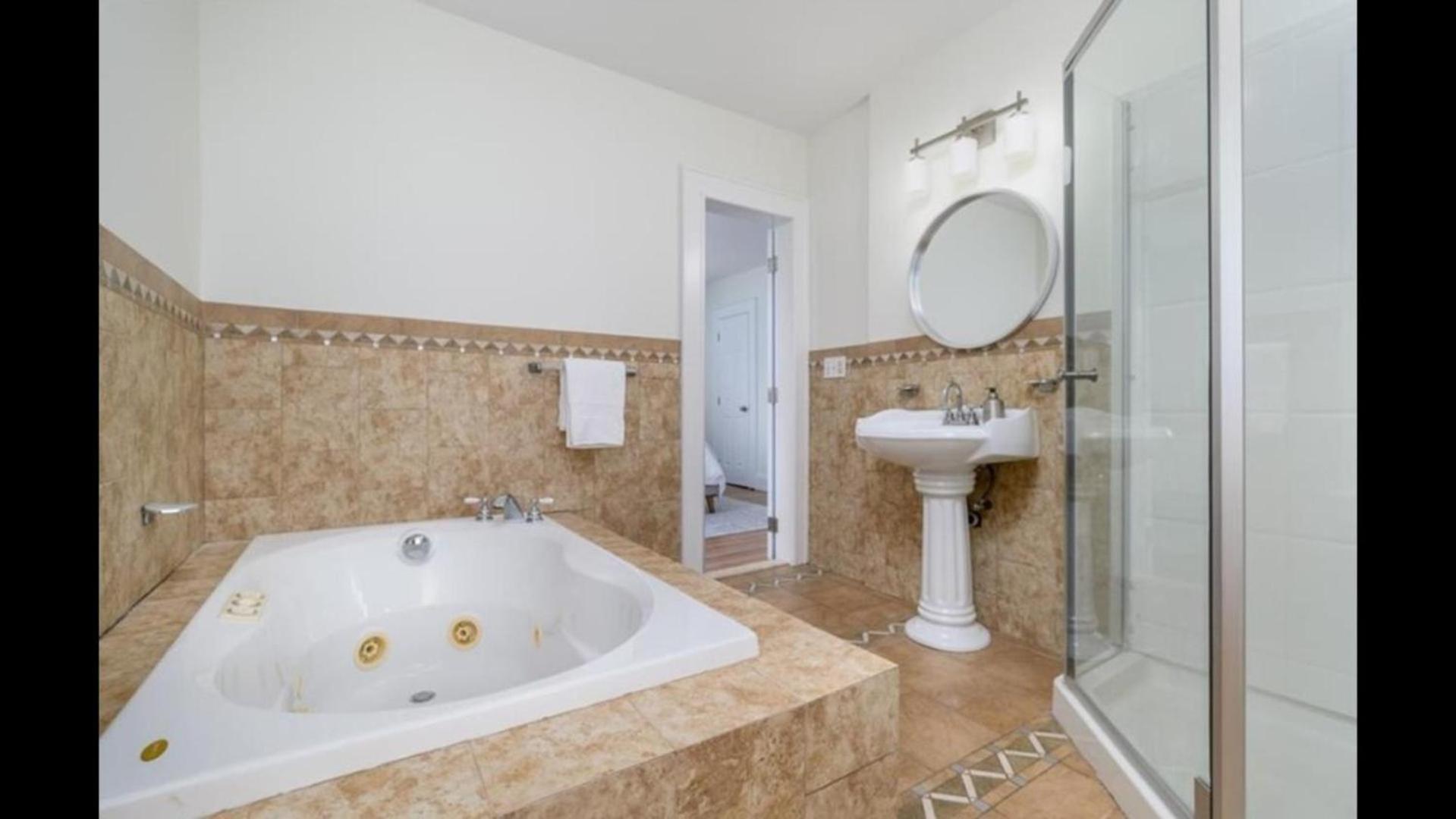 Black Rock Home - 4 Bed - Jacuzzi Bath - Beach Bridgeport Kültér fotó