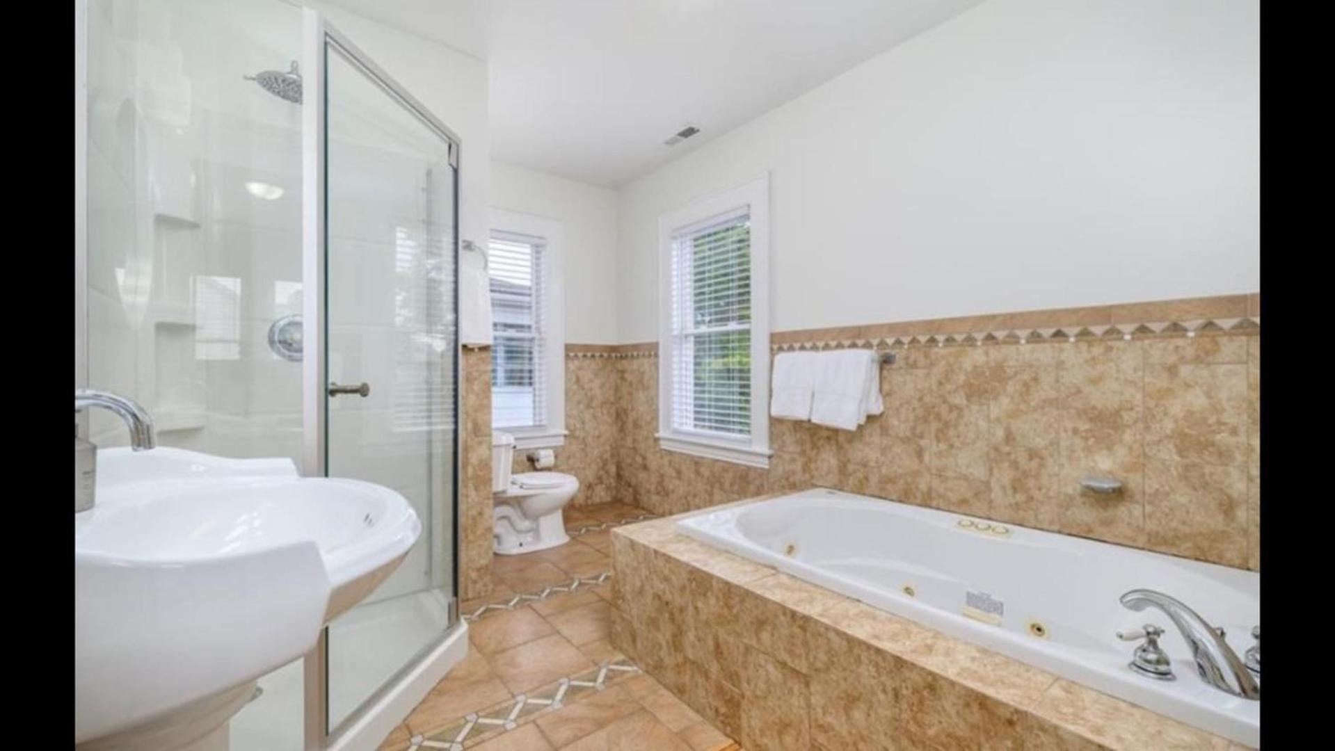 Black Rock Home - 4 Bed - Jacuzzi Bath - Beach Bridgeport Kültér fotó